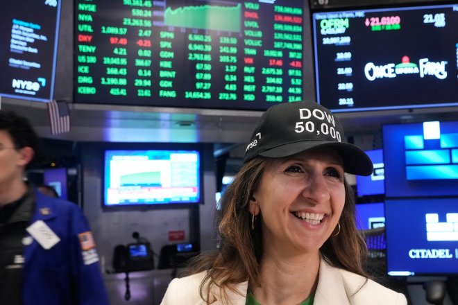 Dow Jonesův index poprvé v historii překonal úroveň 50 000 bodů