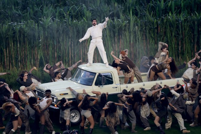 Bad Bunny představil show během Super Bowlu