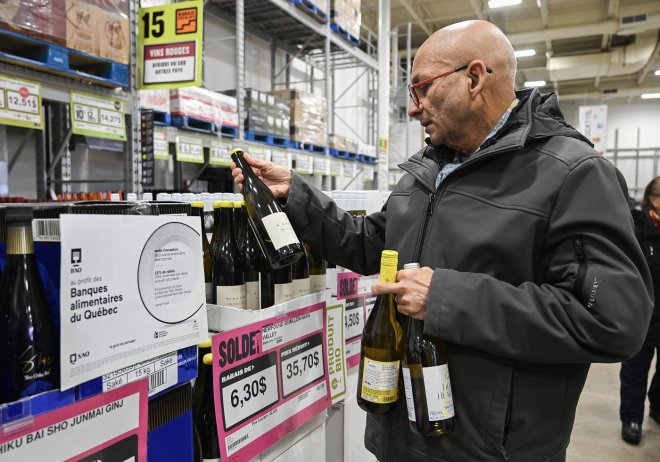V USA začal platit zákaz dovozu některých mléčných výrobků či alkoholu z Kanady