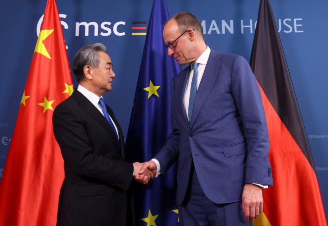 Asijsko-pacifický výbor německých podniků varoval před destabilizačními a nepoctivými obchodními praktikami Číny, a to krátce před plánovanou cestou německého kancléře Friedricha Merze do Pekingu. Podle dokumentu, k němuž získala přístup agentura Reuters, vlivné německé podnikatelské sdružení obviňuje Peking z vytváření nadbytečných výrobních kapacit, rozsáhlých subvencí a politicky motivované regulace zahraničního obchodu.