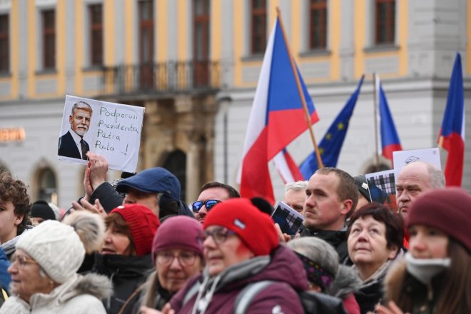 Demonstrace na podporu prezidenta Petra Pavla na Horním náměstí v centru města, 15. února 2026, Olomouc.