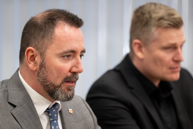 Ministr životního prostředí Igor Červený (vlevo) a vládní zmocněnec pro klimatickou politiku a Green Deal Filip Turek