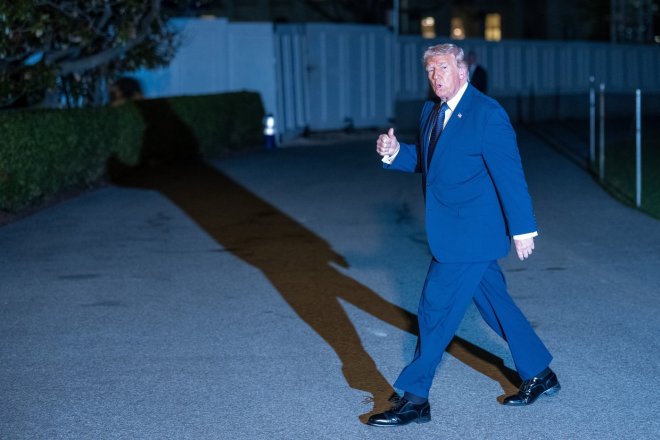 Trump má nový koníček. Členům vlády kupuje stejné boty