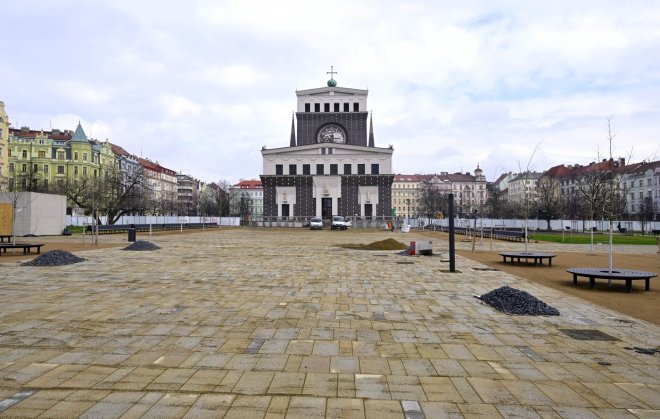 Náměstí Jiřího z Poděbrad v Praze