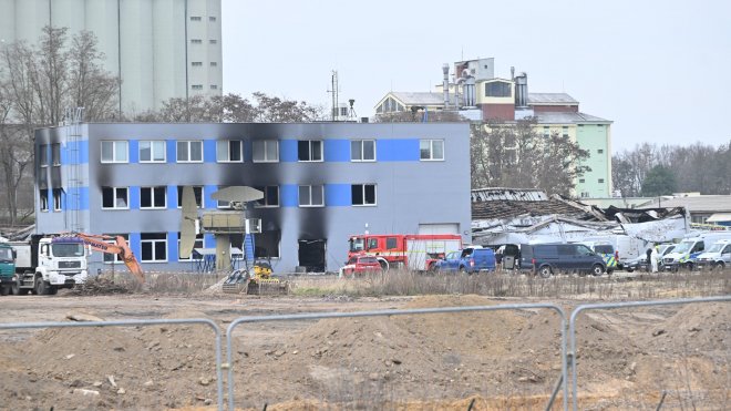 Pohled do areálu průmyslové zóny, kde ráno hořela skladovací hala a administrativní budova společnosti LPP Holding vyrábějící vojenskou techniku