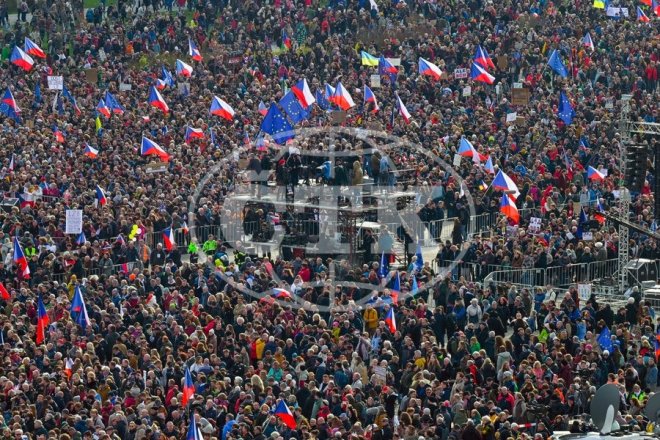 Protivládní demonstrace pořádaná Milionem chvilek na pražské Letné 21. března 2026