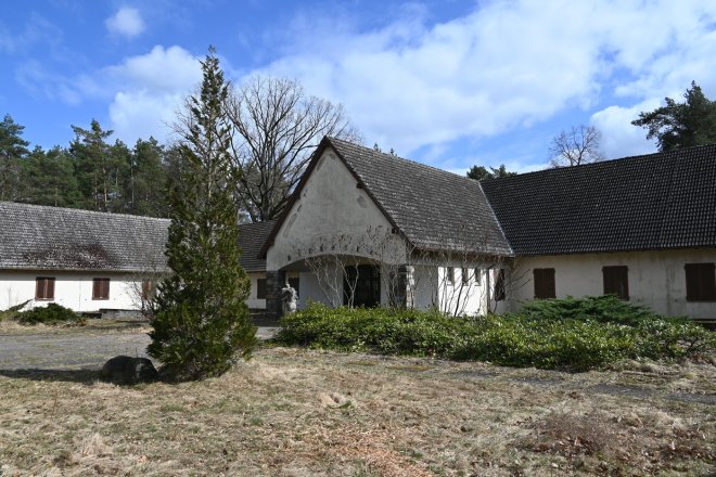 S areálem kolem Goebbelsovy vily si úřady nevědí rady, mohl by posloužit armádě