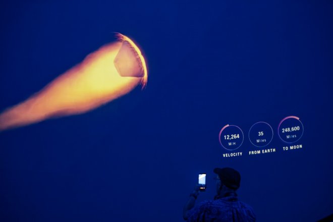 Návrat členů mise Artemis II sledovaly stovky diváků na velkém plátně ve Fleet Science Centru v San Diegu, 10. dubna 2026