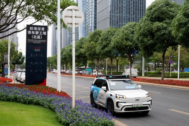 Uber výrazně rozšiřuje své aktivity v oblasti autonomní dopravy. Společně s čínskou společností Pony.ai plánuje nasadit v Evropě 2 000 robotických taxíků a vstoupit do čtyř dalších evropských měst