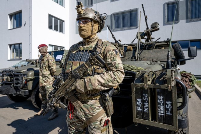 Statická ukázka 43. výsadkového pluku v Chrudimi