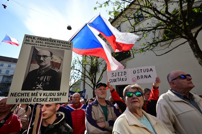 V Brně na akci SPD asi 500 lidí protestuje proti konání sjezdu sudetských Němců
