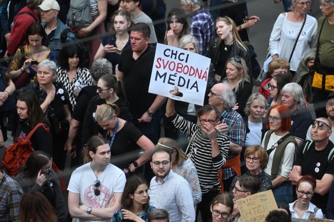 Shromáždění a pochod spolku Milion chvilek na podporu Českého rozhlasu a České televize