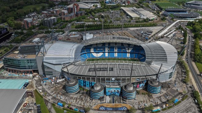 Na hřišti sbíral trofeje, v účetnictví podle vyšetřovatelů zakrýval skutečný původ peněz. Manchester City byl nezávislou komisí shledán vinným ze závažného porušování finančních pravidel Premier League