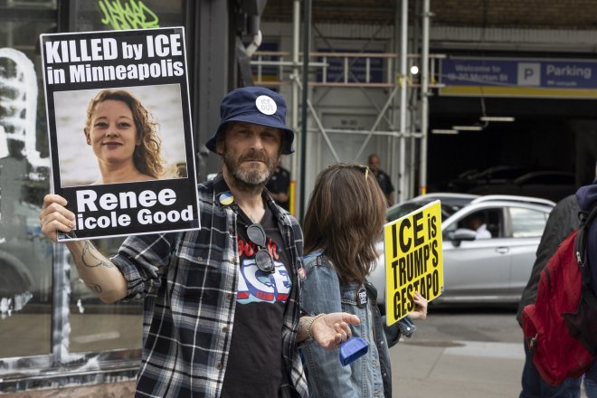 Rodina Američanky zastřelené imigračními agenty žaluje Trumpovu vládu
