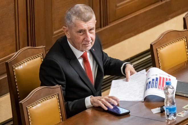 Nižší odvody pro živnostníky prošly, Sněmovna přehlasovala Senát. Kritici varují před menšími důchody