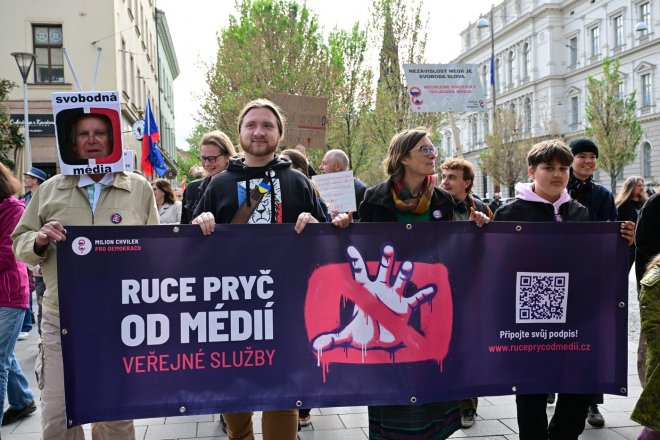 demonstrace na podporu veřejnoprávních médií v Česku a proti novele zákona o jejich financování