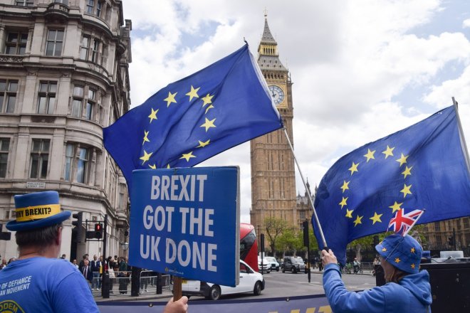 Britové chtějí blíž k Evropě. Neshodnou se ale, jak mají nové vztahy vypadat