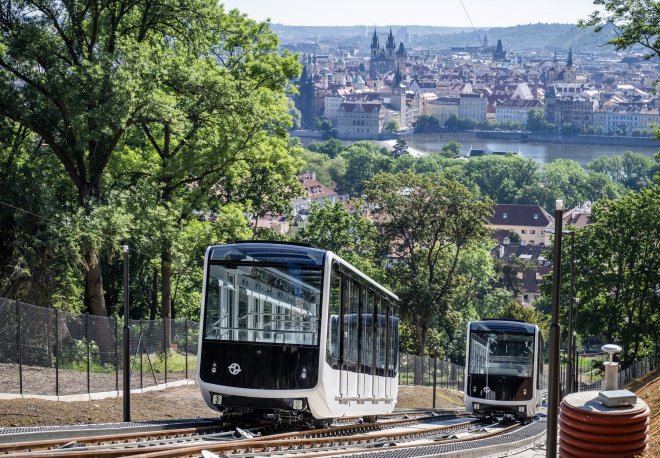 Sotva se lanovka na Petřín po velké opravě tratě a výměně vozů chystá znovu rozjet, město oznamuje, že začne připravovat další akci. Tentokrát bezbariérové úpravy stanic