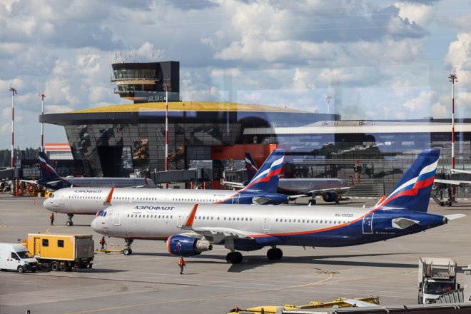 „Bezpečné dny na ruském nebi skončily.“ Zelenskyj varuje aerolinky, Moskva slibuje odpověď
