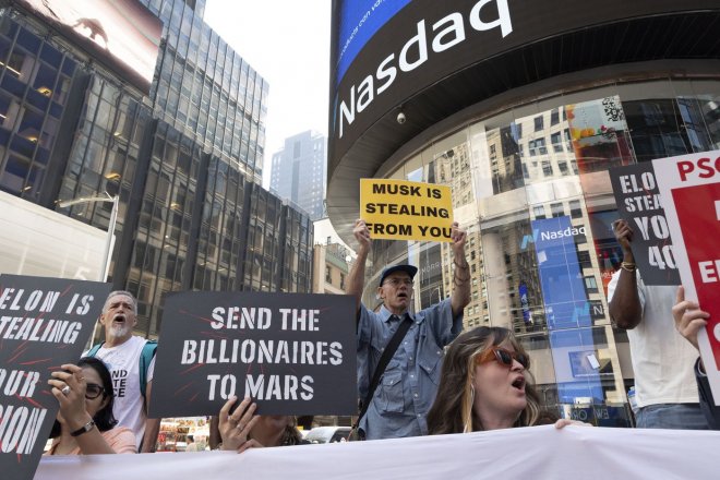 Investoři chtějí čtyřikrát víc akcií SpaceX, než Musk nabízí