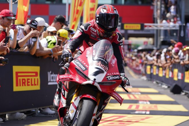 Tykač a Strnad krouží kolem Pirelli. Chtějí část čínského podílu