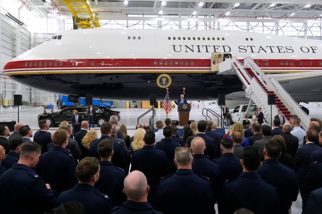 Trump odhalil nový prezidentský letoun Air Force One darovaný Katarem