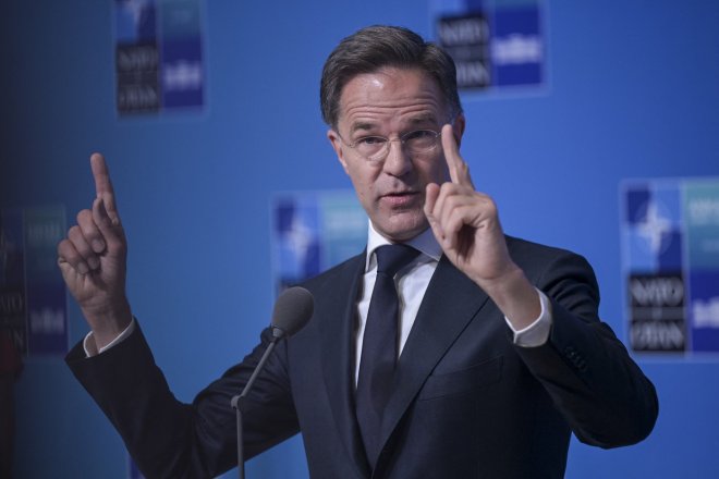 „Nezahrávejte si s námi. Proti NATO nemůžete zvítězit,“ varoval Rutte Putina