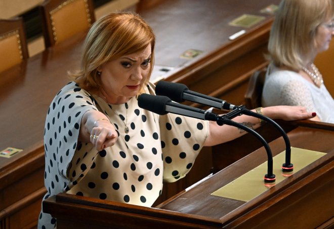 Alena Schillerová může navyšovat deficit