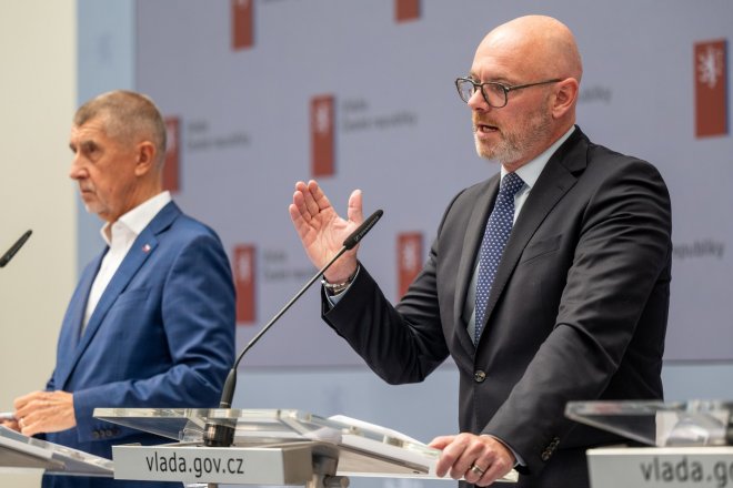 Plaga chce zrušit prázdniny. Chaos na ministerstvu školství nabírá obrátky