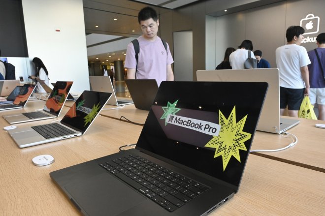 Nový Apple MacBook Pro: Dotykový OLED displej a datum premiéry