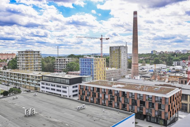 Bývalý areál papírny u Radbuzy se mění v jednu z největších nových čtvrtí v Plzni