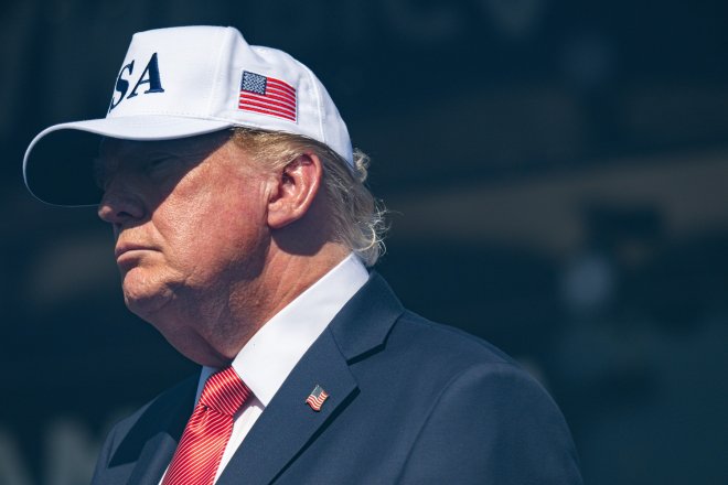 Trump zakáže dovoz alkoholu, jogurtů i motocyklů z Kanady