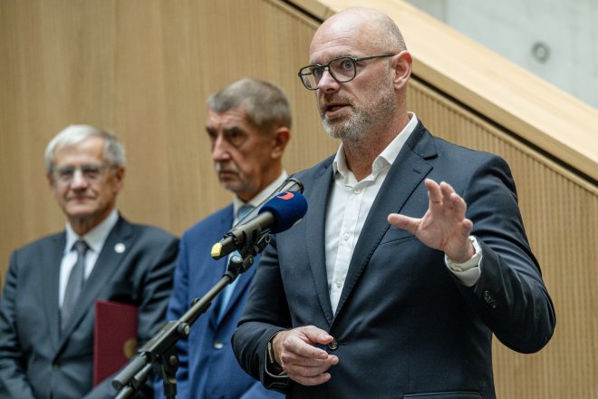 AI míří do škol, učitelé zůstanou. Babiš jim slibuje plat 75 tisíc
