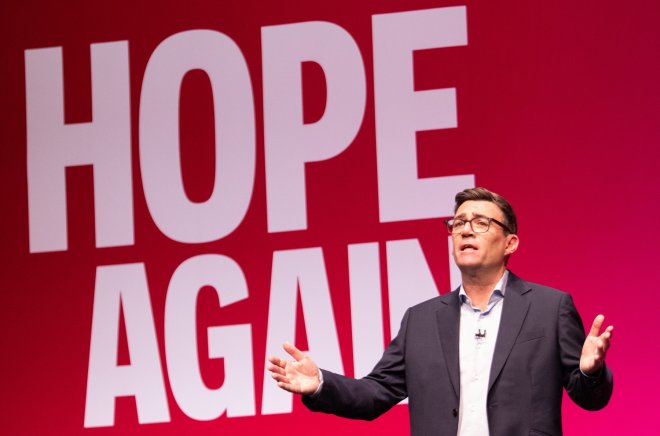 Chystá se „breturn“? Burnham prolomil velké tabu
