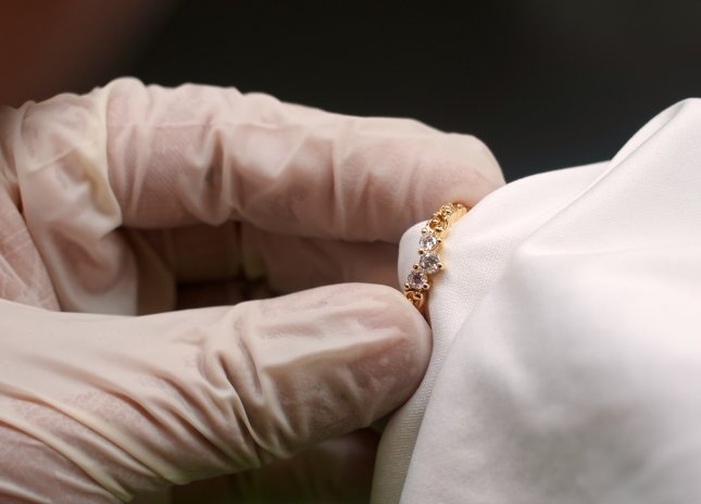 Diamant z dolu, nebo z laboratoře? Pandora už si vybrala