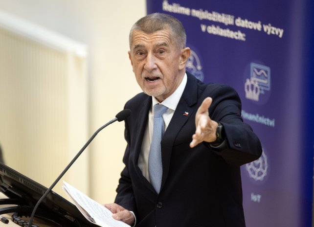 Babiš se pustil do bank. Vadí mu drahé hypotéky i miliardové zisky, slibuje zásah