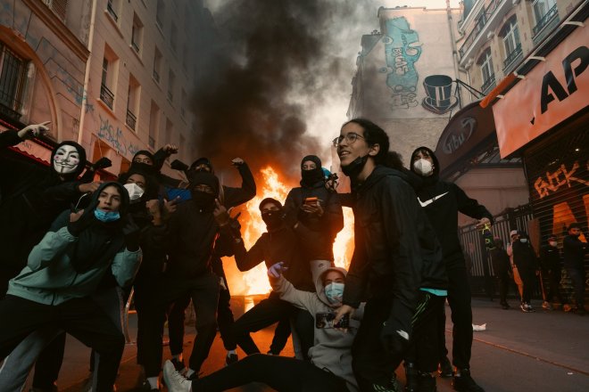 Lille a další města zavádějí zákaz vycházení, ve hře je i výjimečný stav