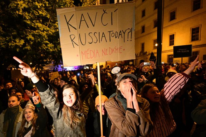 Demonstrace na Malostranském náměstí