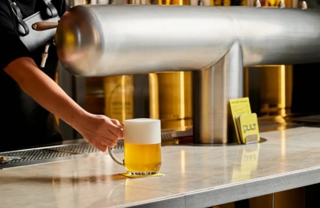 Kam na nejlepší pivo v Praze? Čepuje ho žena, nedaleko náměstí Republiky