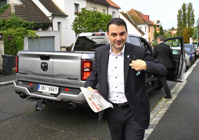 Předseda Motoristů sobě Petr Macinka