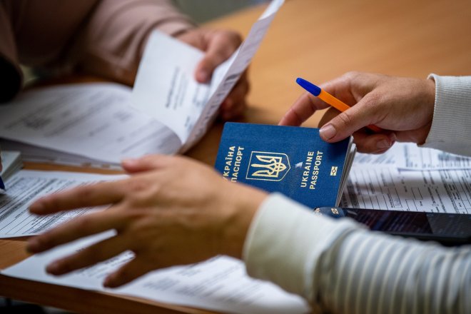 Na Tachovsku žijí tisíce lidí, kteří uprchli před válkou na Ukrajině. Další našli nový domov v sousedním Bavorsku. Česko-německý tým vědců nyní prozkoumá, jak se je daří začleňovat do společnosti a které postupy mohou převzít obce, školy nebo neziskové organizace