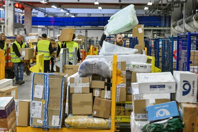 Pondělí zlomí rekordy. Vánoční balíky zaplaví Česko