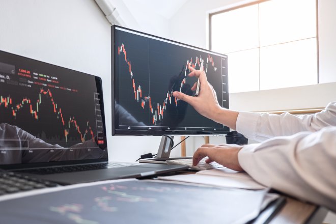 Investice do technologického sektoru klesají