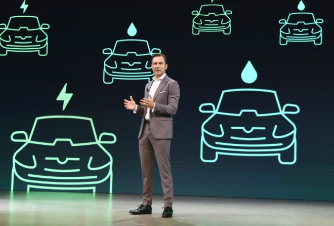 Předseda představenstva automobilky Škoda Auto Thomas Schäfer představil novou strategii firmy, díky které chce firma dosáhnout větší digitalizace a elektrifikace.