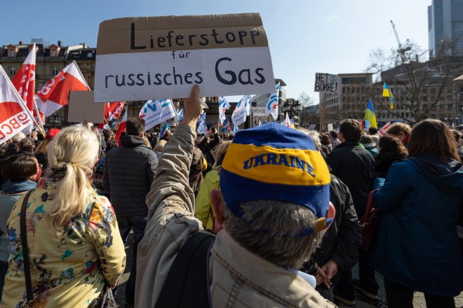 Plyn, nebo válka? V Eropě probíhají demonstrace proti krvavému obchodu