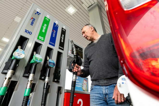 Benzín stojí opět přes čtyřicet za litr. Je nejdražší od konce roku