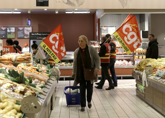 Stovky potravinového zboží za méně než dvě eura. Francouzská vláda se dohodla s obchody na snížení cen