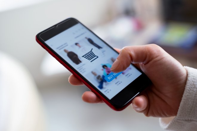 Nakoupíte, zaplatíte a ticho. Falešné e-shopy už okradly tisíce Čechů