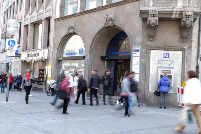 Deutsche Bank chybovala u ruských sankcí. Pokutu jí snížilo vlastní oznámení