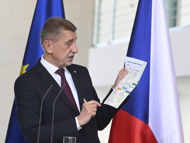 Zastropování marží je jediným řešením, jak udržet nižší ceny paliv, varoval Babiš